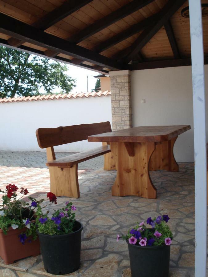 Guesthouse Pejo Porec Bagian luar foto
